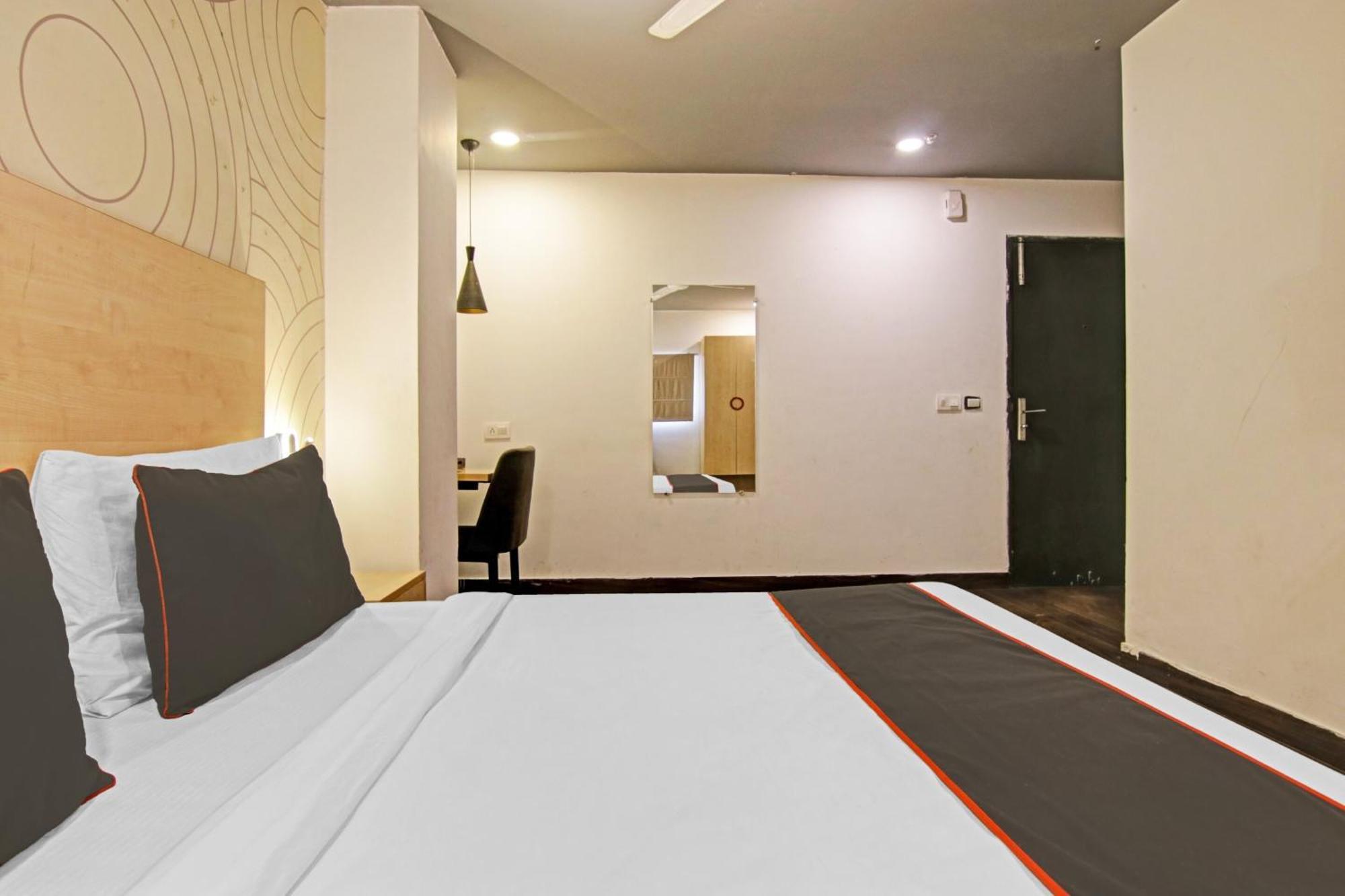 Collection O Slf Mall Sector 30 Hotell Faridabad Rom bilde